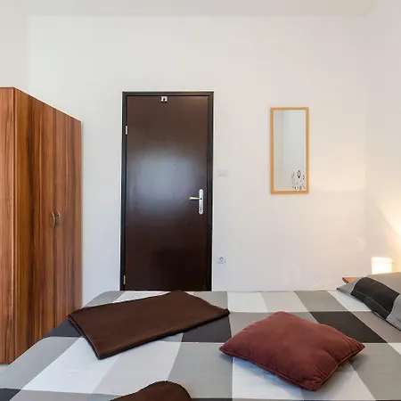 Idyllisches Mit 2 Bikes, Grill, Haustiere Erlaubt, Safe, Wifi Daire Crikvenica