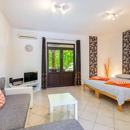 Daire Idyllisches Mit 2 Bikes, Grill, Haustiere Erlaubt, Safe, Wifi Crikvenica