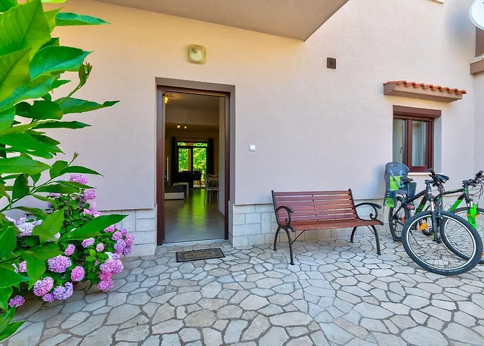 Idyllisches Mit 2 Bikes, Grill, Haustiere Erlaubt, Safe, Wifi Crikvenica