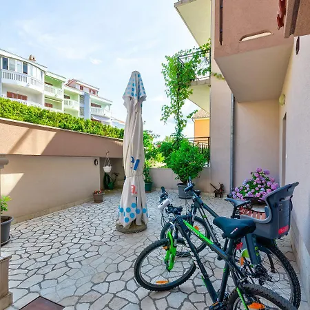 Appartement Idyllisches Mit 2 Bikes, Grill, Haustiere Erlaubt, Safe, Wifi Crikvenica