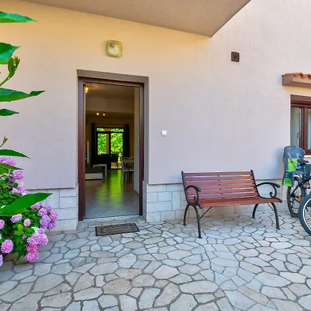 Idyllisches Mit 2 Bikes, Grill, Haustiere Erlaubt, Safe, Wifi Crikvenica